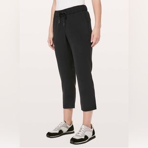 Lululemon On The Fly Crop *Woven 23" Size 10